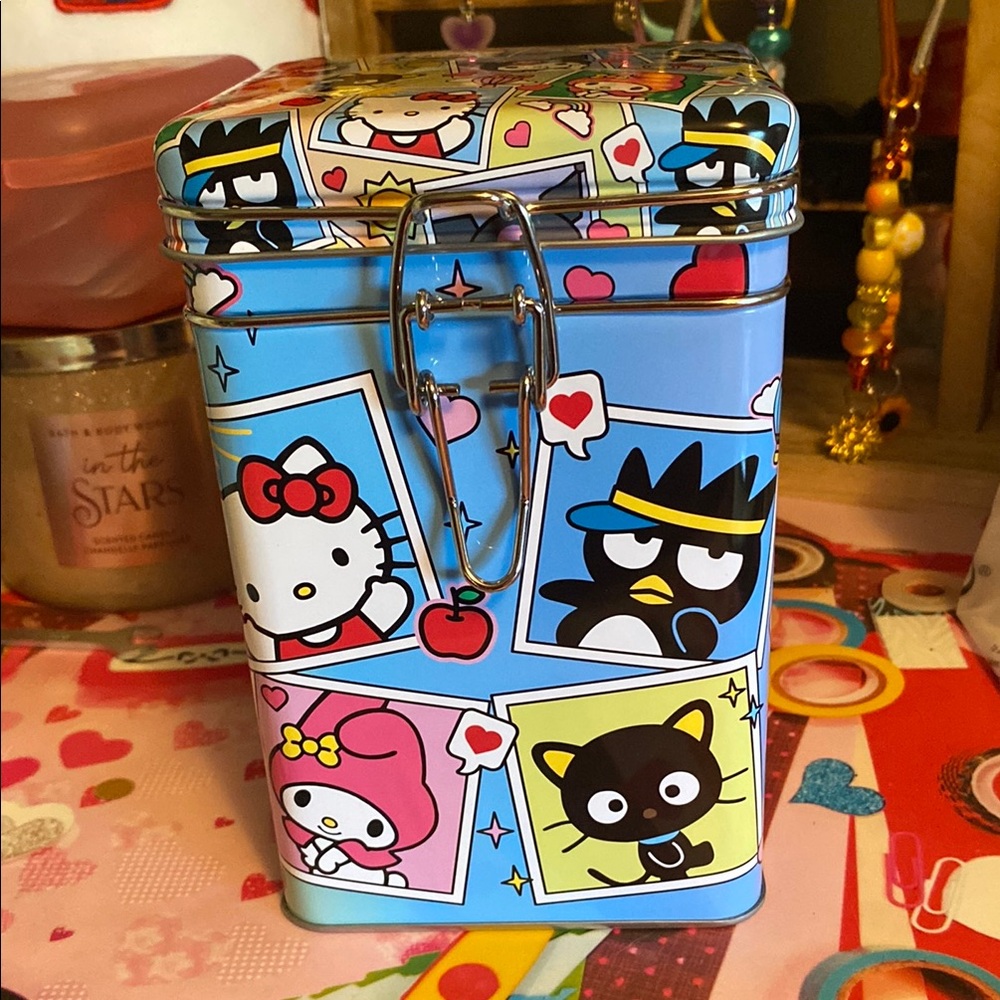 ❤️Hello Kitty Blue and Red Storage Tin